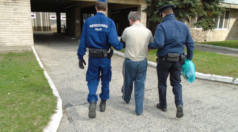 Megkéselte a barátnőjét egy győri férfi (rendőrségi videóval)