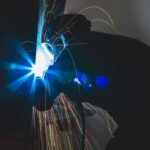 munkás, gyár, minimálbér